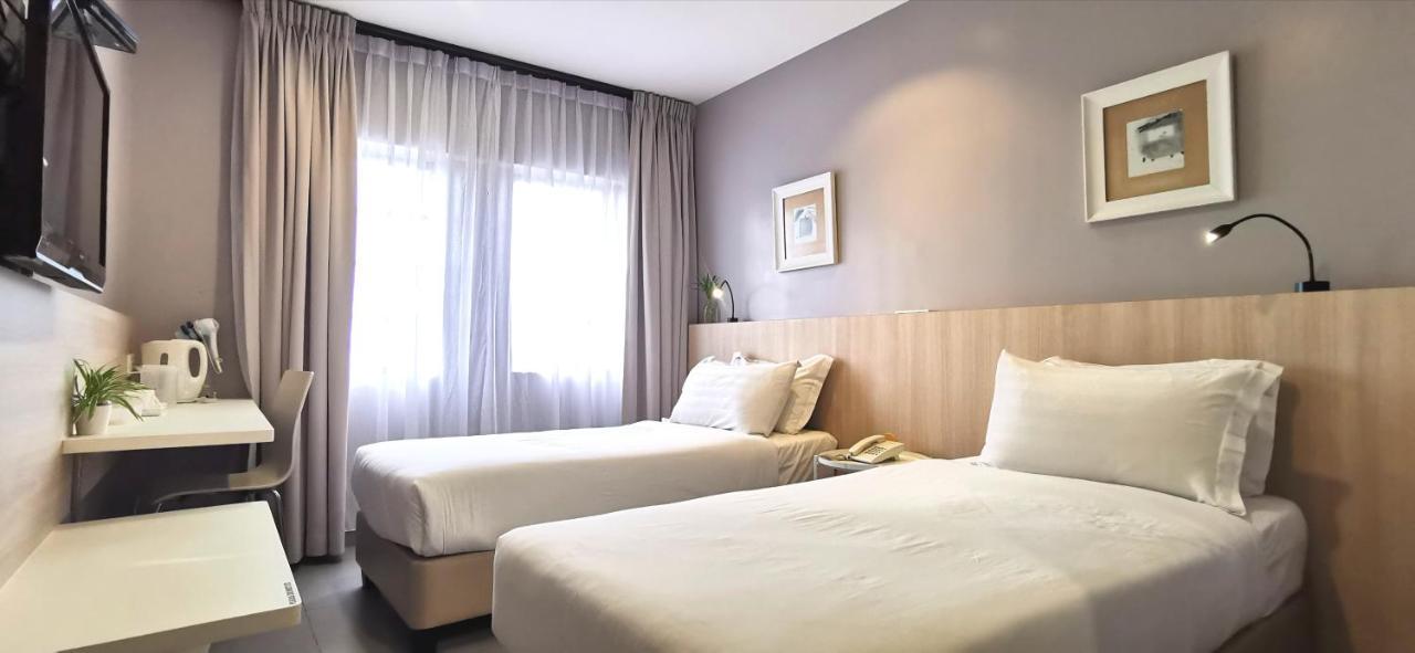 Country Inn Kulai Exterior foto