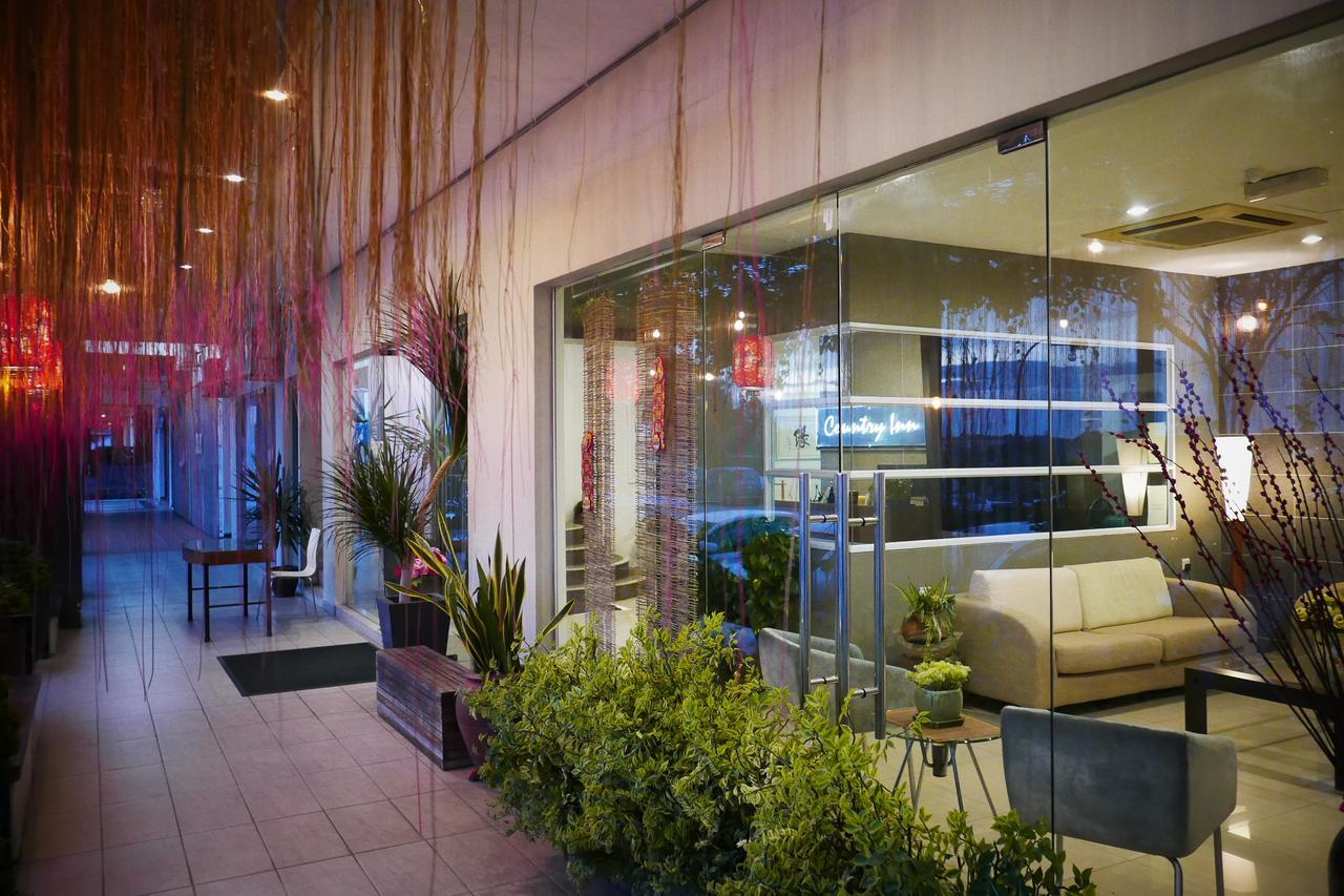 Country Inn Kulai Exterior foto