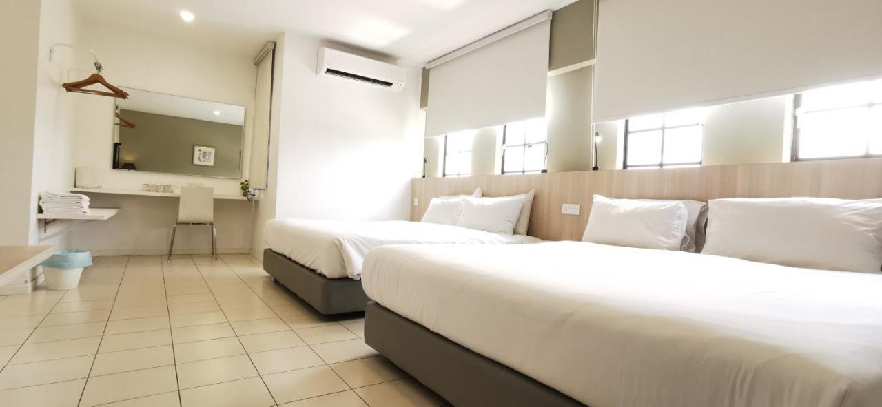Country Inn Kulai Exterior foto